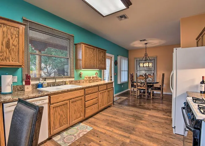 Rest Easy In Mesa! W/ Hot Tub & Shared Yard *