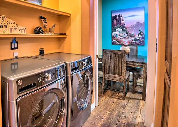 Rest Easy In Mesa! W/ Hot Tub & Shared Yard * Mesa