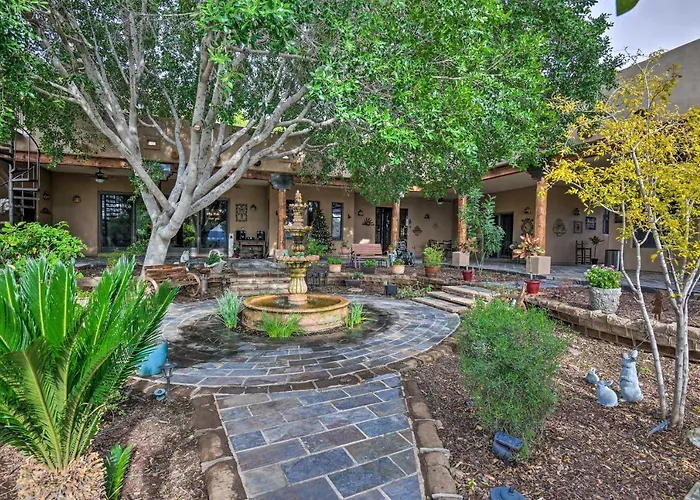 Rest Easy In Mesa! W/ Hot Tub & Shared Yard * Mesa